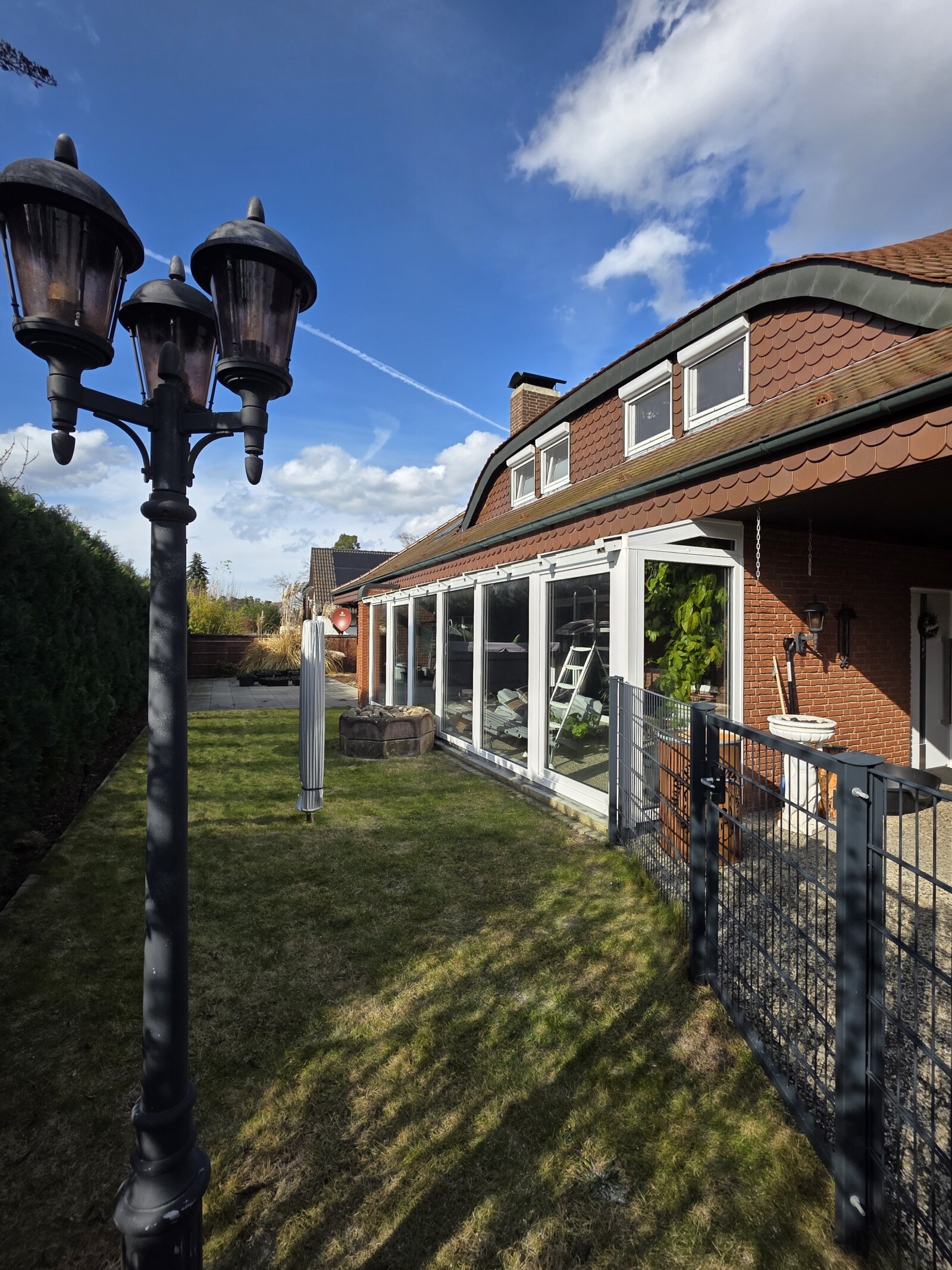 Hochwertig saniertes Einfamilienhaus mit Einliegerwohnung und exklusiver Ausstattung Hochwertig saniertes Einfamilienhaus mit Einliegerwohnung und exklusiver Ausstattung
